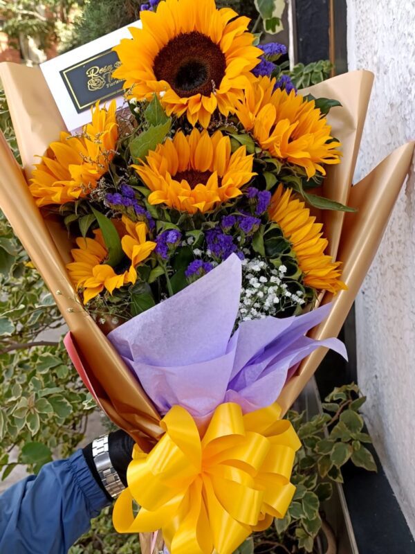 Ramo De Flores Manual Con Girasoles