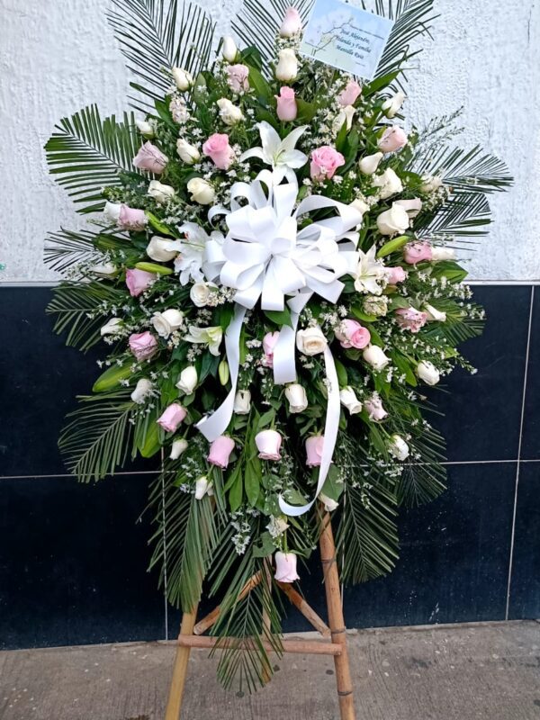 Corona fúnebre flores rojas y rosa