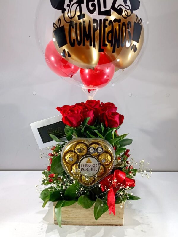 Flores con globos en caja con ferrero rocher