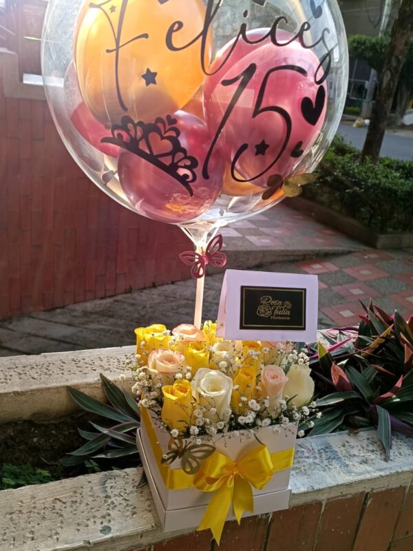 Floristería Bucaramanga Flores de colores con globos en caja