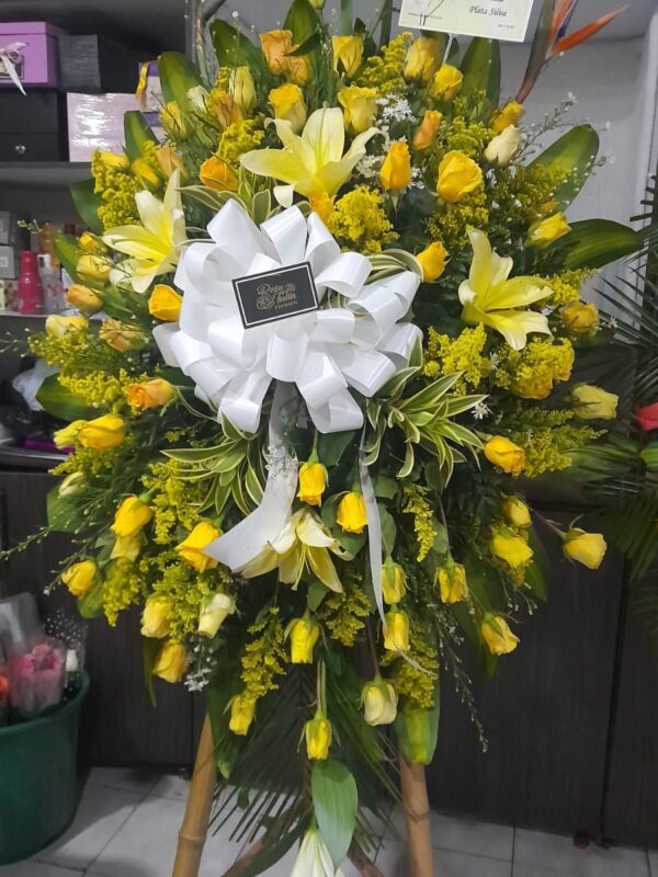 Corona fúnebre flores amarilla