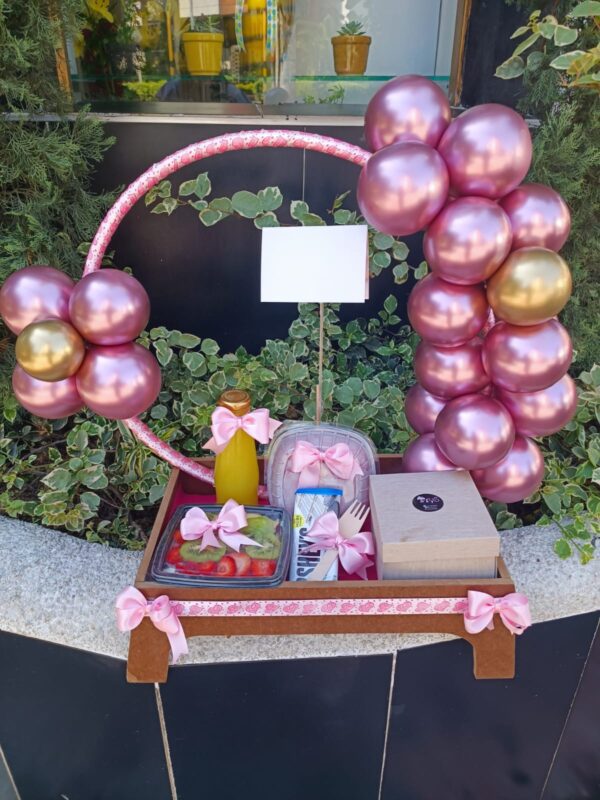 Desayuno Sorpresa - con flores y globos metalizados