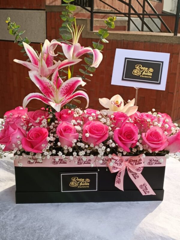 flores de regalo rosa en caja