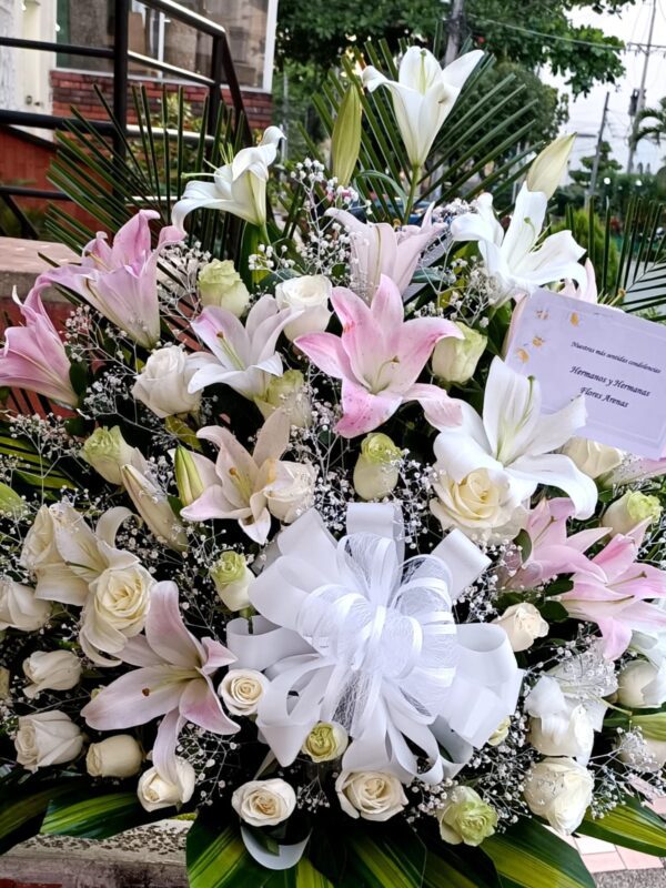 Corona fúnebre flores rosa y amarillas