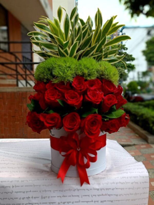 flores de regalo rojas con ramo