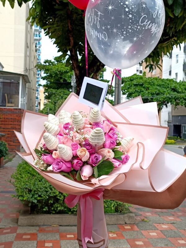 Arreglo floral manual con globos