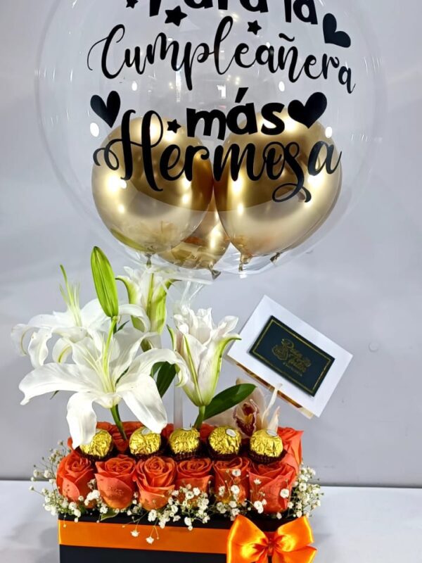 Flores con globos en caja con ferrero rocher