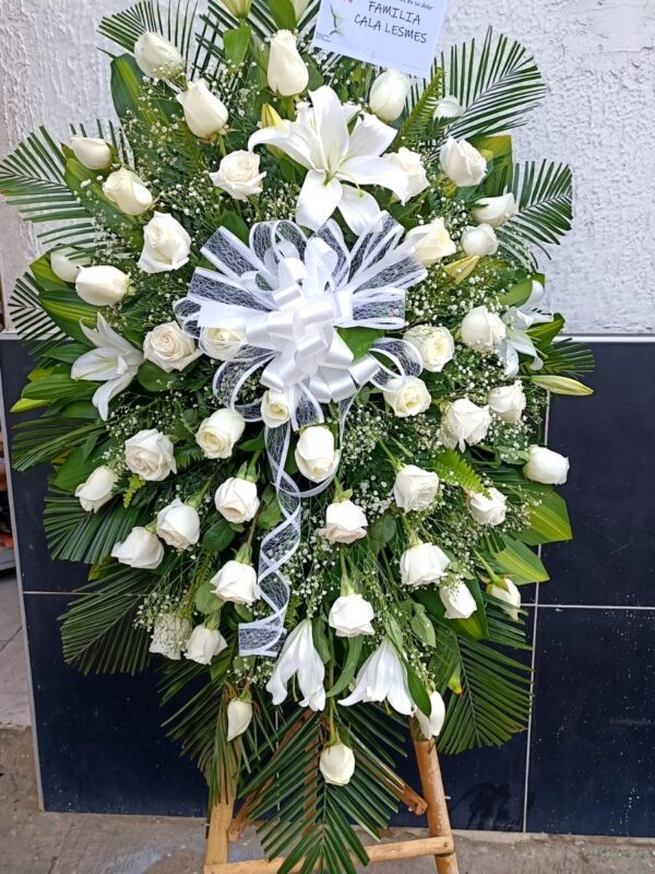 Corona fúnebre flores blancas