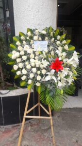 Todos los arreglos florales se entregan en la funeraria 