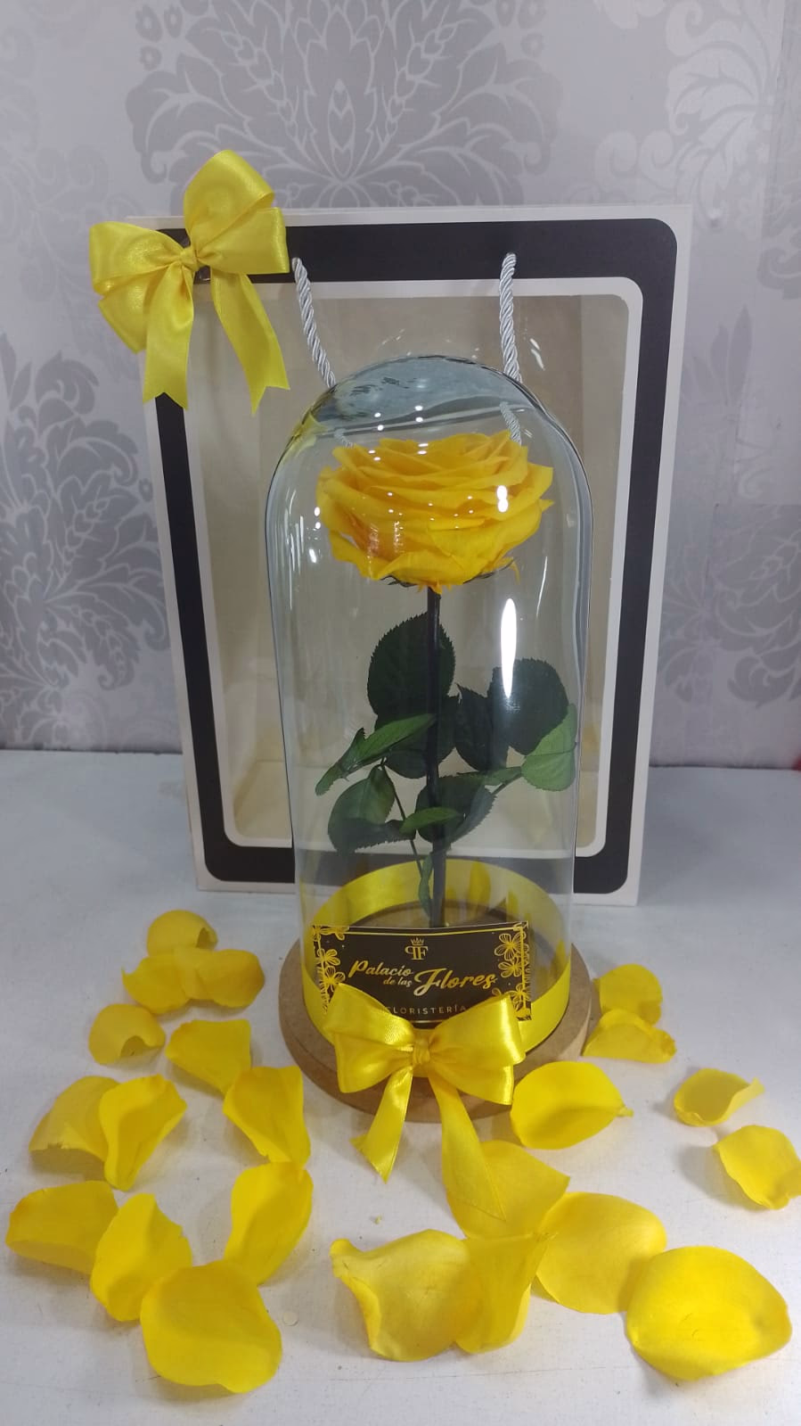 Rosa preservada amarilla
