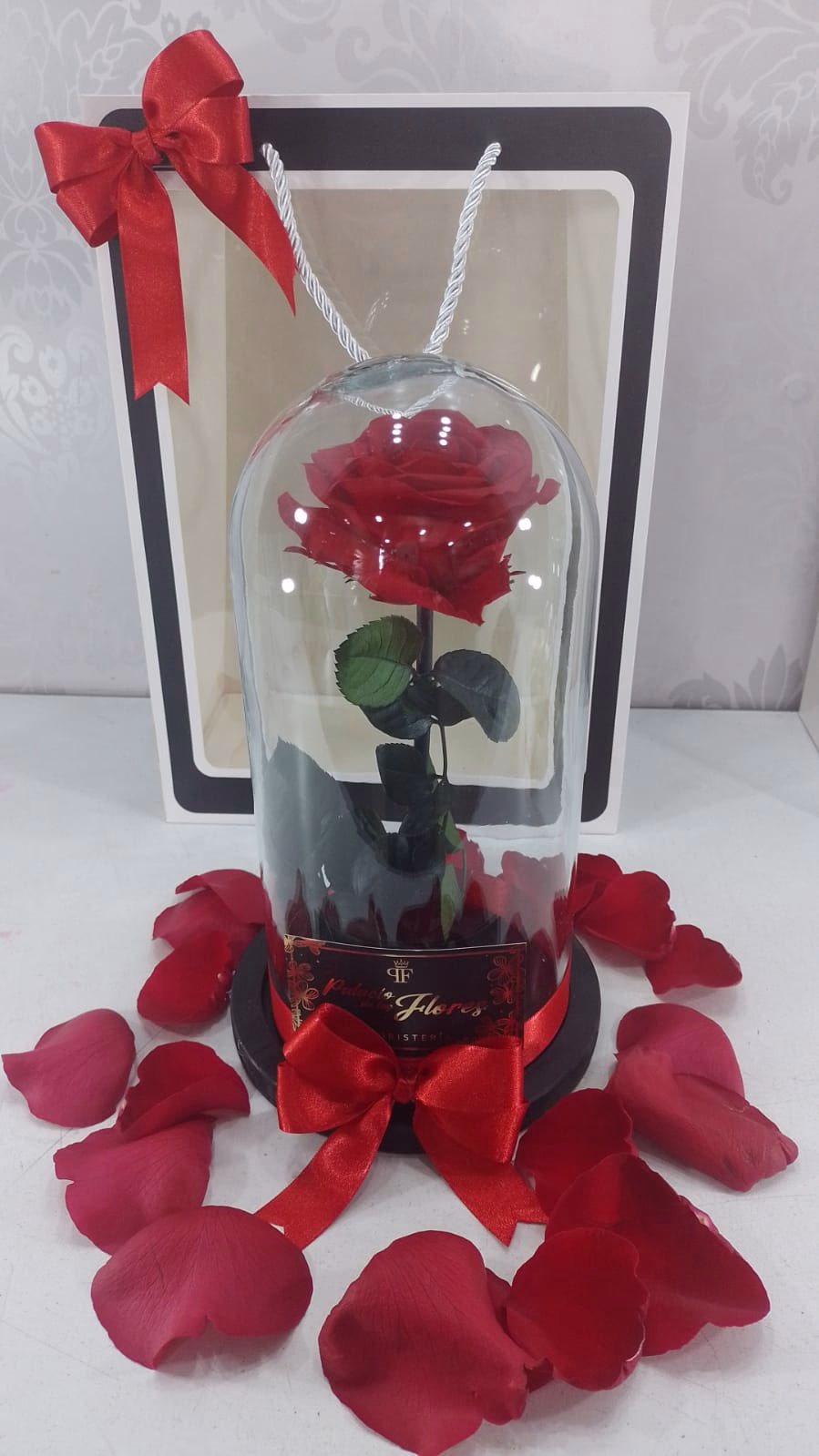 Rosa preservada roja
