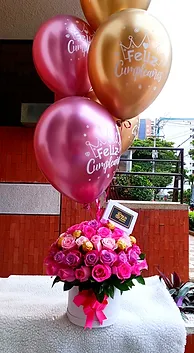 Arreglos florales con globos